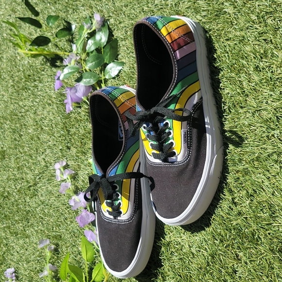 Vans.. - Picture 4 of 12